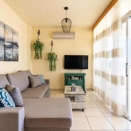 Apartment Blue Time 2-bedroom In Larnaca