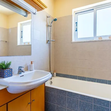 Apartment Blue Time 2-bedroom In Larnaca