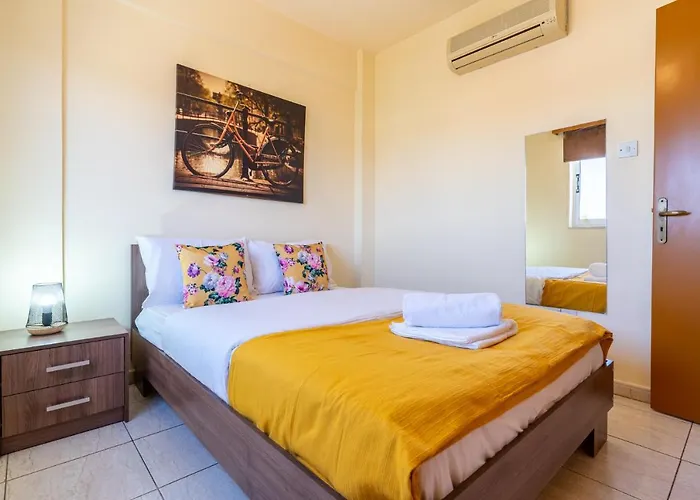 Blue Time 2-bedroom In Apartmán Larnaca