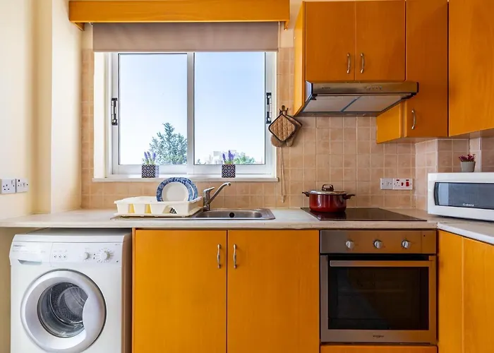 Blue Time 2-bedroom In Apartmán Larnaca